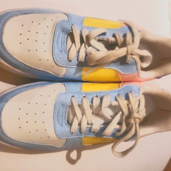 Time and Tru Shoes - Time and Tru Womens Sneakers Size 7.5 Memory Foam Pastel and White